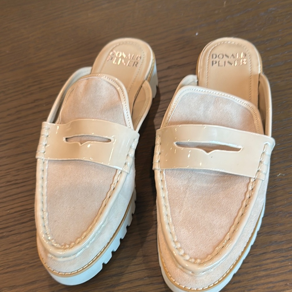 Donald Pliner Cream Loafers